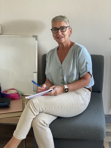 BABCP Accredited Cognitive Behavioural Psychotherapist - Howden - Chrissi BABCP Accredited Cognitive Behavioural Psychotherapist - Howden - Chrissi